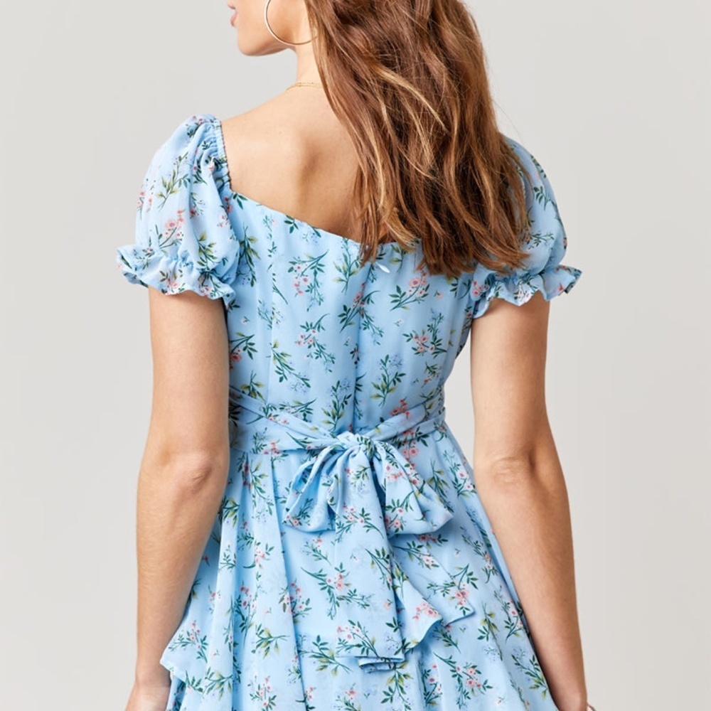 Francesca's Bennie blue floral‎ back tie romper NWT Size Large - Picture 9 of 9